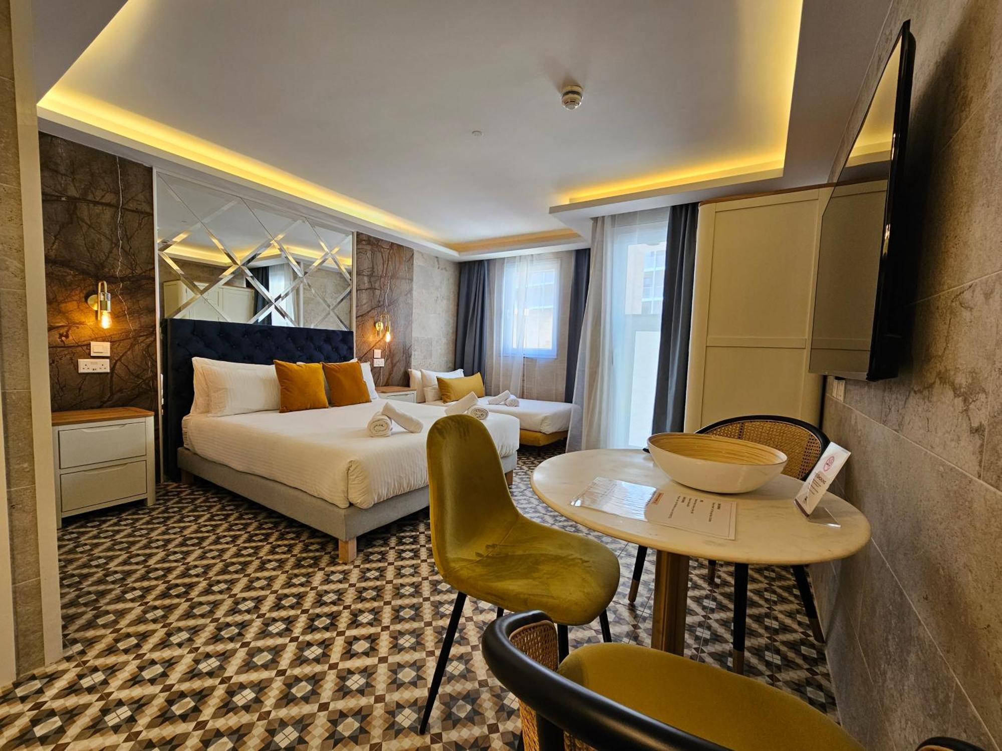 Balcony Hotel Saint Julian's Luaran gambar